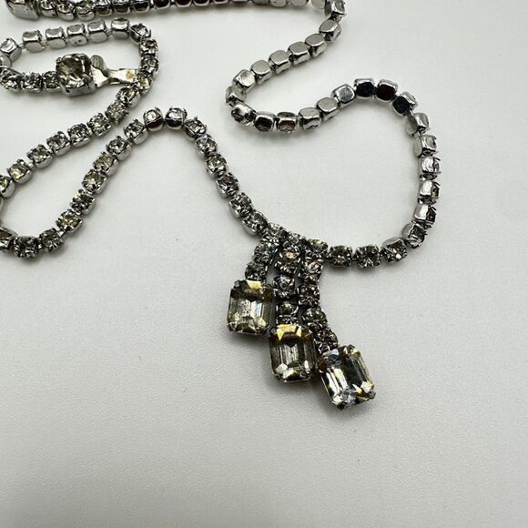 SALE Vintage 15” rhinestone necklace! - Picture 6 of 13